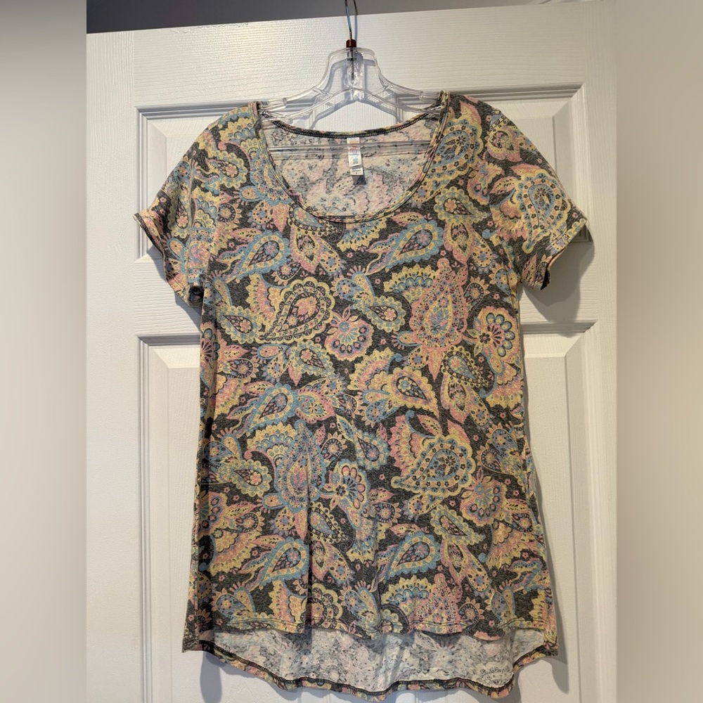 LuLaRoe Short Sleeve Scoop Neck Top in Pastel Paisley
